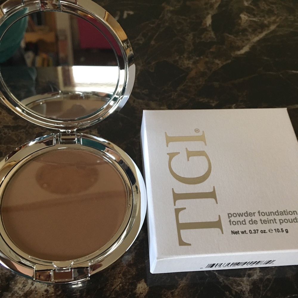 TIGI Powder foundation - Picture 3 of 3